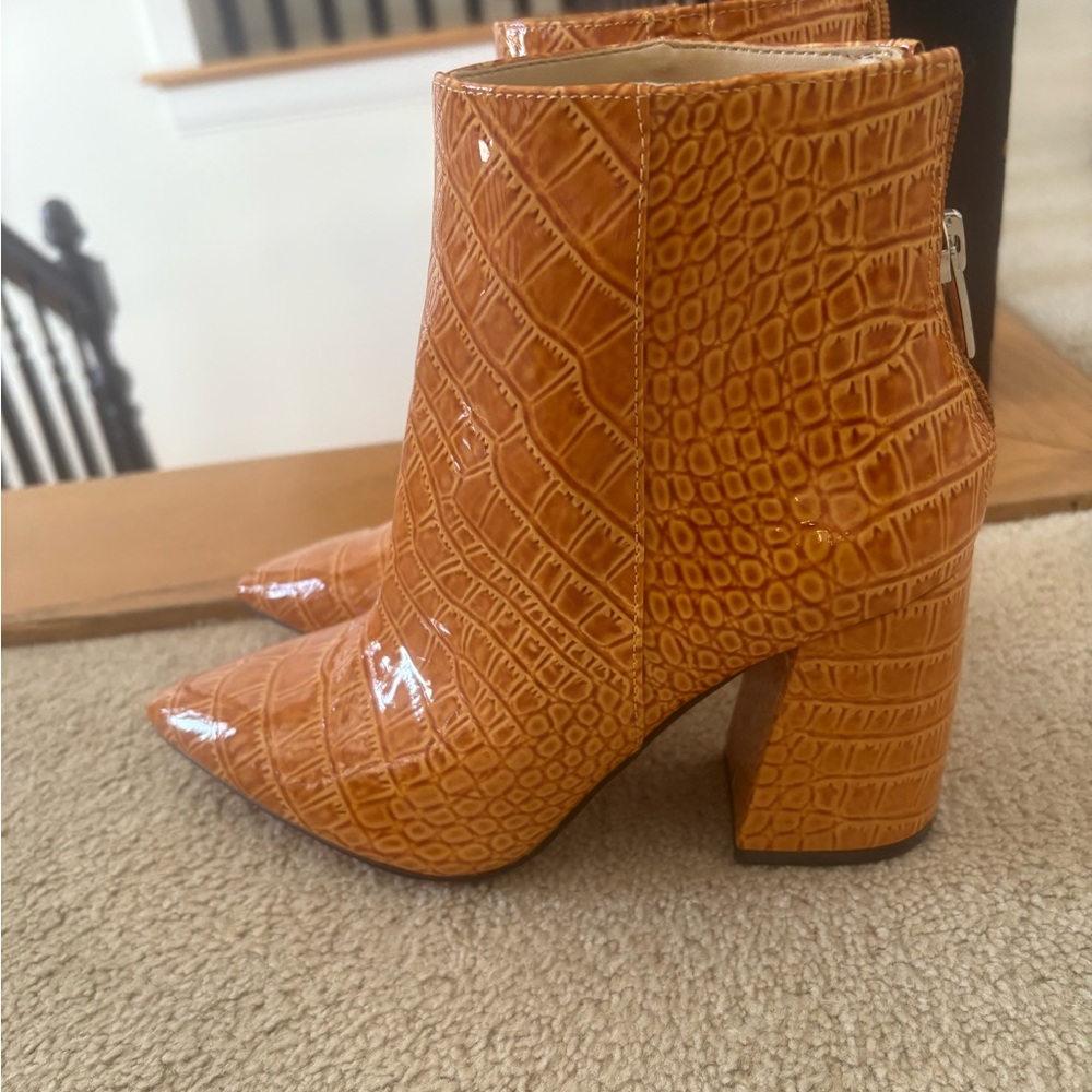 Vince Camuto Women's Benedie US 6M Patent Leather Crocodile Heeled Boots Bootie